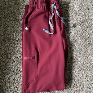 Small tall high waisted Zamora scrub joggers- burgundy